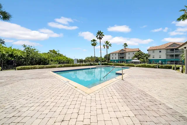 Photo 1 - Vibrant 2BR 2BA w King Bed Pool Gym 11