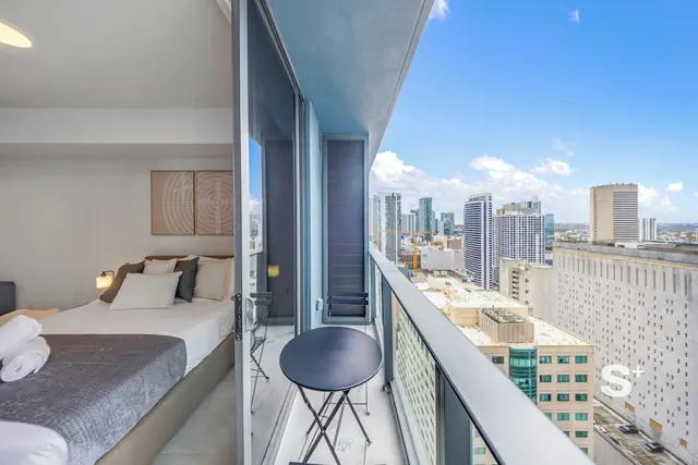 Photo 1 - Cozy Skyline Condo - Cityview Miami