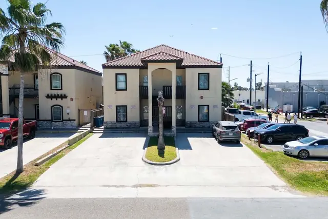 Photo 1 - Near Beach Retreat - Ground Floor - Pool - Walk To All 2 Bedroom Apts