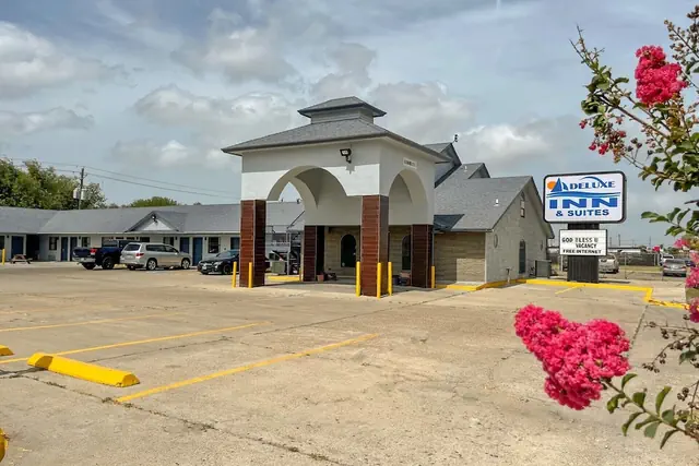 Photo 1 - Deluxe Inn & Suites Corpus Christi I 37