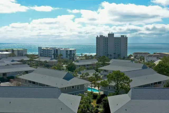 Photo 1 - Beachwood Villas 10C - 2 Complex Pools, Tennis, Modern Coastal Charm