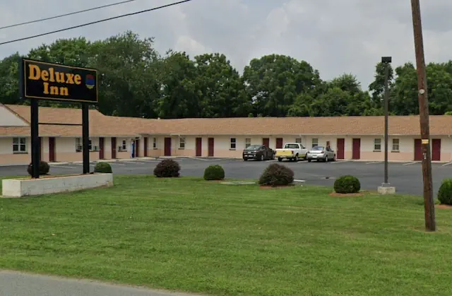 Photo 1 - Deluxe Inn Elkton