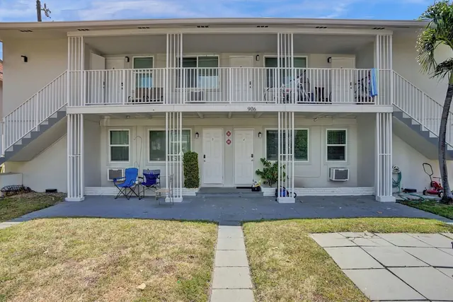 Photo 1 - 906 North Riverside Dr