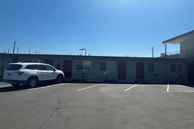 Photo 1 - Oregon Trail Motel