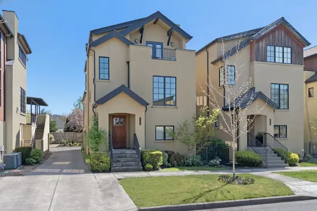 Photo 1 - Birdhouse - Close To U Of O & Downtown 3 Bedroom Home