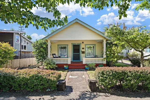 Photo 1 - Elizabeth Page House - Charming & Modern Bungalow 3 Bedroom Home