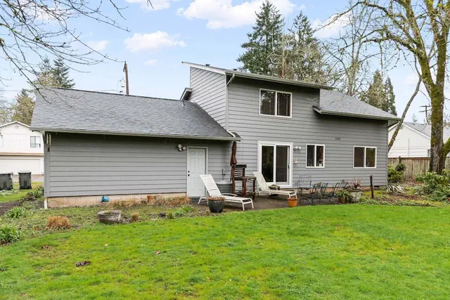 Photo 1 - Oakway Oasis - 6 Minutes To Autzen 4 Bedroom Home