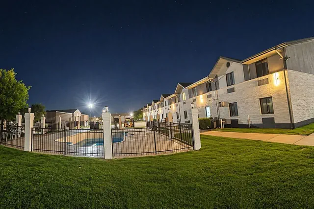 Photo 1 - Clarion Pointe Springfield Southeast