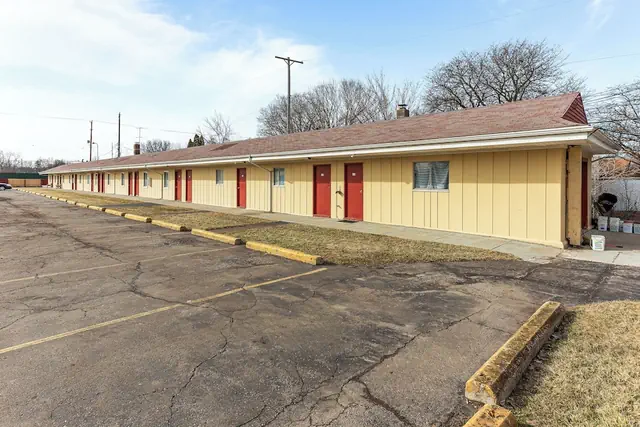 Photo 1 - Budget INN