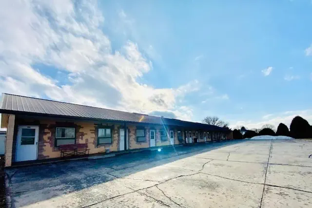 Photo 1 - Hillcrest Motel