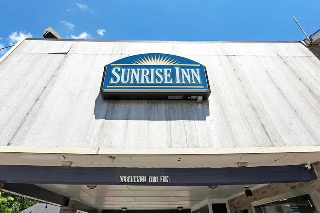 Photo 1 - Sunrise Inn Williamstown
