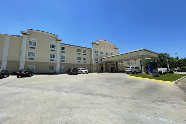 Photo 1 - Quality Inn & Suites Ardmore
