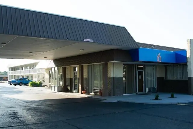 Photo 1 - Motel 6 Brinkley, AR