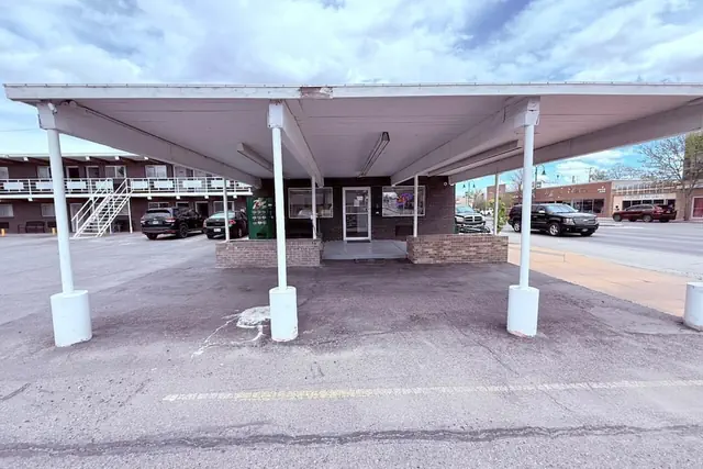 Photo 1 - Tomahawk Motor Lodge Riverton US-26