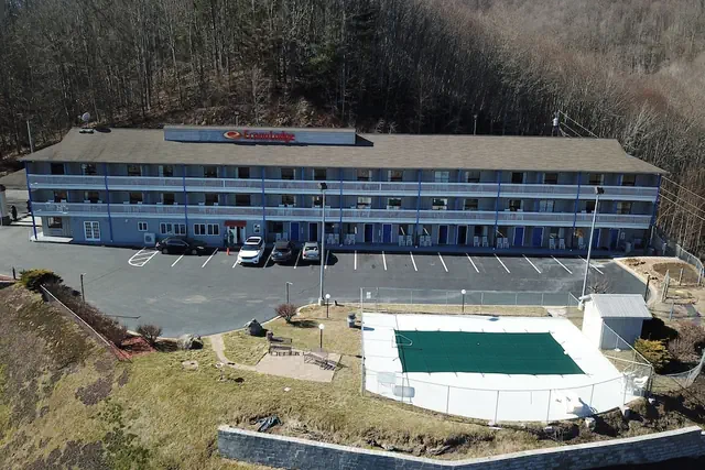 Photo 1 - Econo Lodge Waynesville