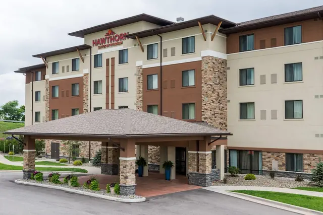Photo 1 - Hawthorn Suites by Wyndham Wheeling at the Highlands