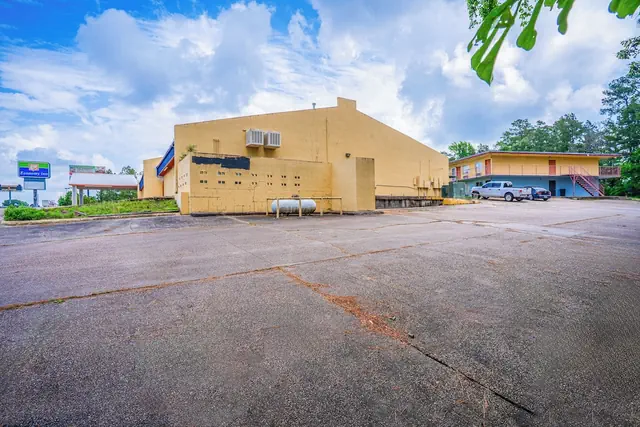 Photo 1 - Economy Inn Livingston By OYO TX US 59