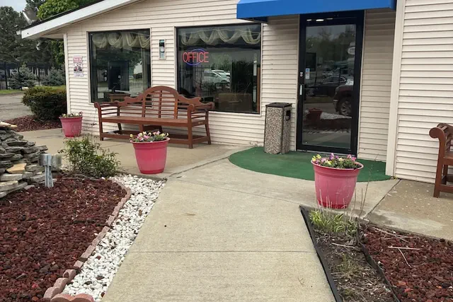Photo 1 - Hometown inn