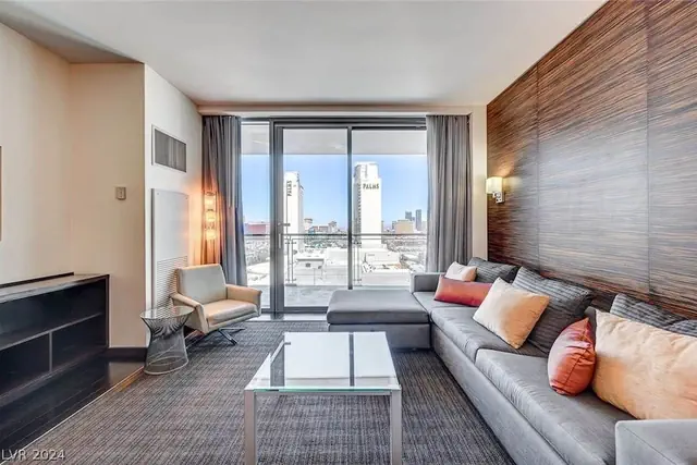 Photo 1 - Stunning High-floor Strip Views Balcony 35309