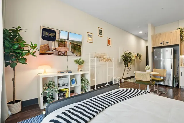 Photo 1 - 12min Downtown 6min Domain Pool Free Parking