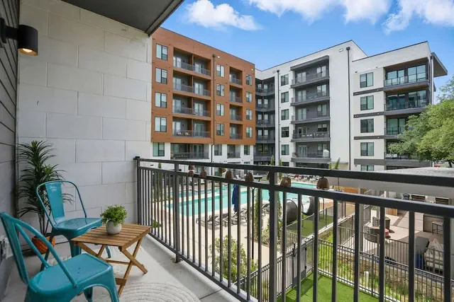 Photo 1 - 6min to Domain 12min DT Studio- Pool Parking
