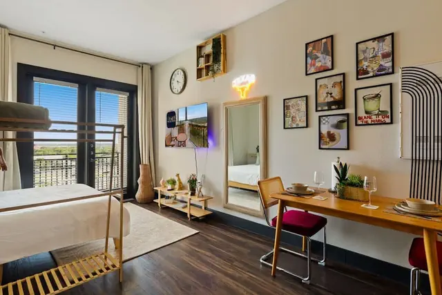 Photo 1 - 6min to Domain 12min DT Balcony Free Parking