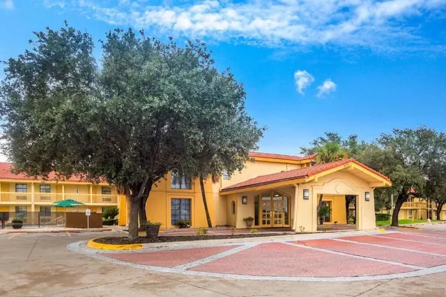 Photo 1 - La Vista Express- Formerly La Quinta