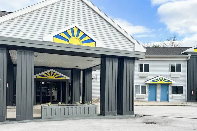 Photo 1 - Studio 6 Suites – Tiffin, Oh
