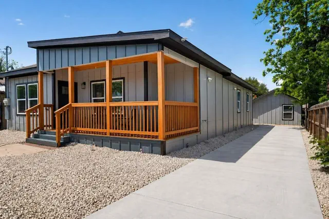Photo 1 - Lovely and Stylish Modern Home Near Downtown