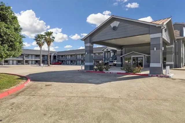 Photo 1 - Hotel Blue Baytown TX