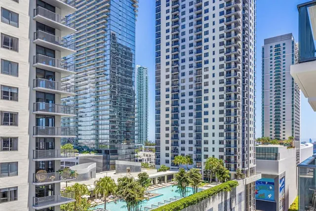 Photo 1 - Skyline Views 1BR in - Rooftop pool