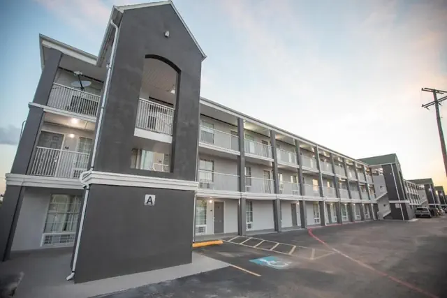 Photo 1 - Crossroads Hotel and Suites Irving