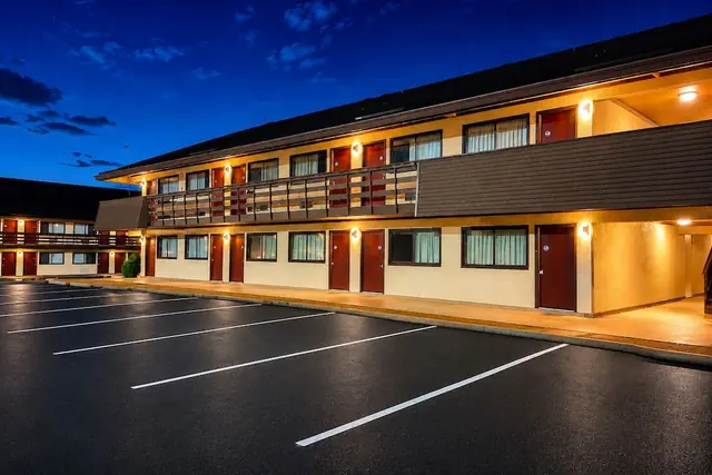 Photo 1 - CRANBERRY PARK HOTEL
