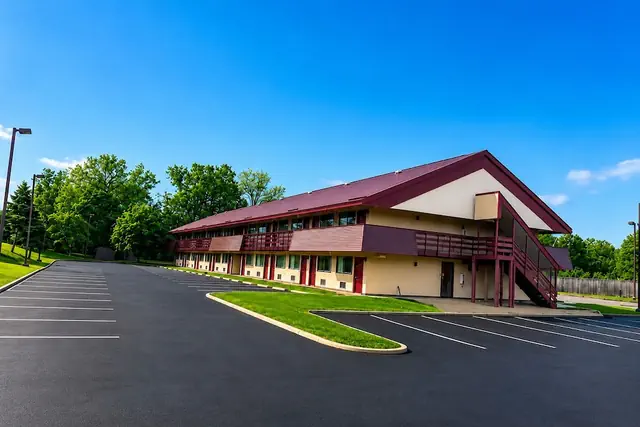 Photo 1 - CRANBERRY PARK HOTEL