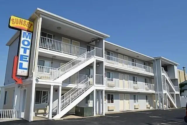 Photo 1 - Sunset Motel
