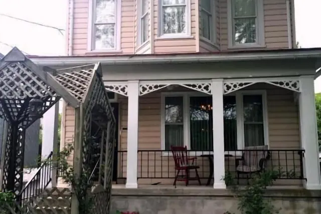 Photo 1 - Hillcrest Bed and Breakfast