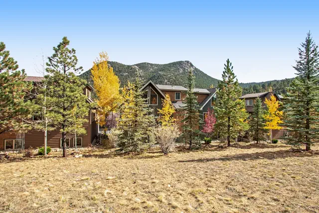 Photo 1 - 3BR Three-story Home With Epic Mountain Views & Fireplace