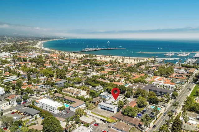 Photo 1 - Beach House Inn