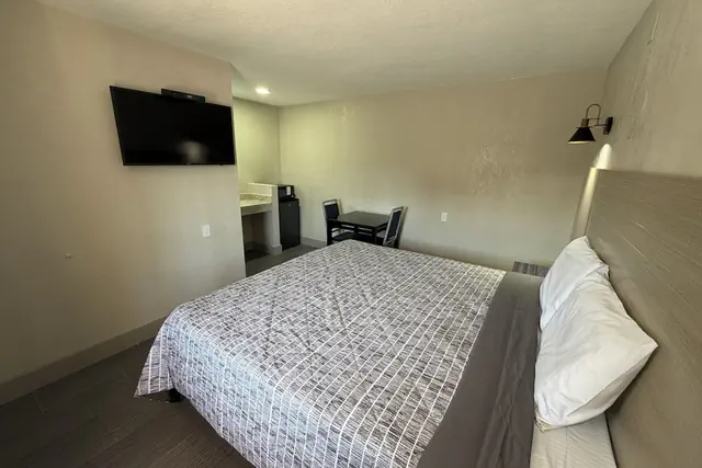Photo 1 - Colony Motel