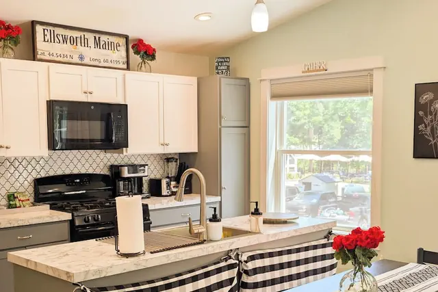 Photo 1 - Riverview Ellsworth Apartment