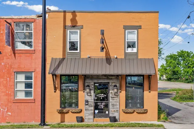 Photo 1 - Beautiful 2bd/1ba Above Craft Coffee Shop, Downtown, by Apsu