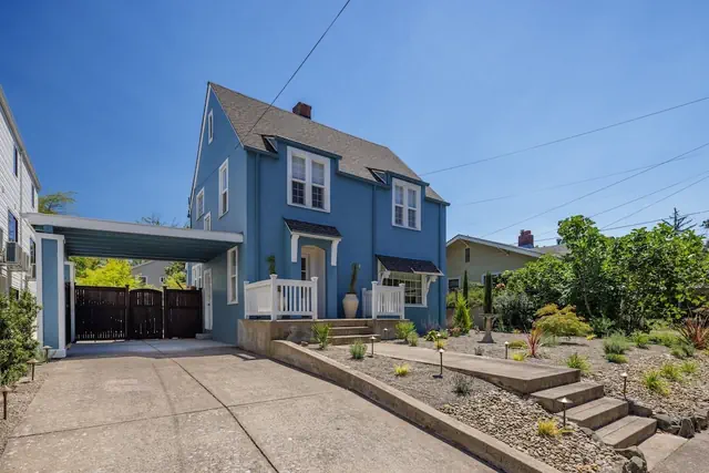 Photo 1 - Bella Azul - Charming Home Minutes From Campus 3 Bedroom Home