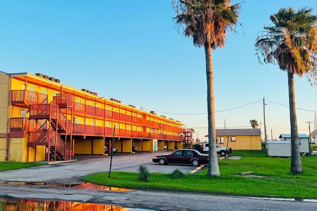 Photo 1 - Oro North Beach Inn