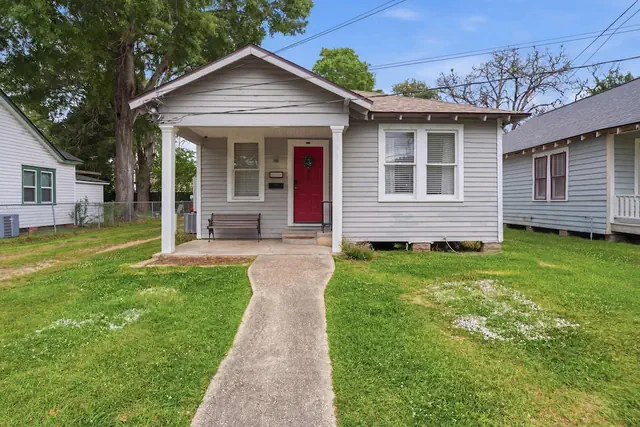 Photo 1 - Spacious 2BR Perfect for Work Crews or Families