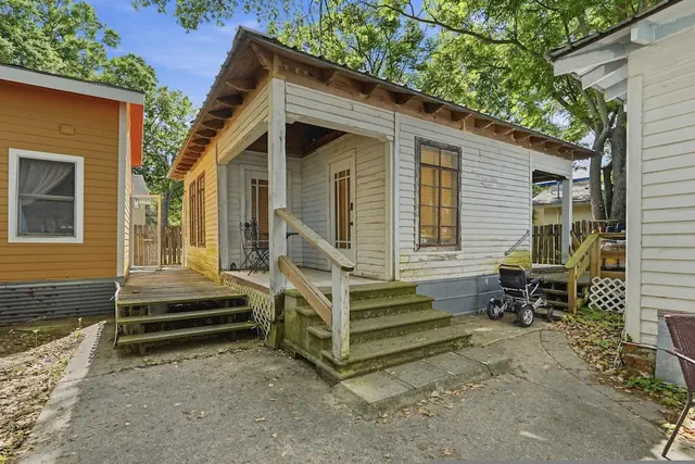 Photo 1 - Cozy 1BR Near Downtown Lafayette