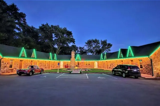 Photo 1 - Shamrock Court Motel