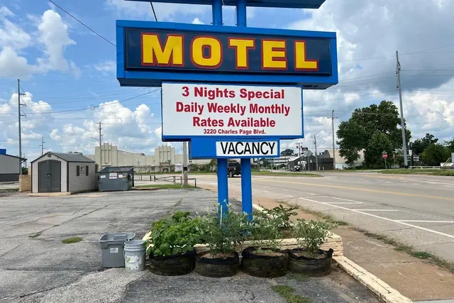 Photo 1 - Holiday Motel Tulsa OK
