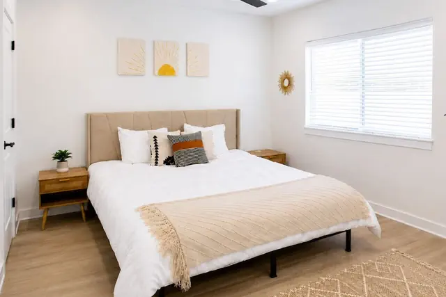 Photo 1 - Homey Worker-Friendly 2BR I Pool & Gym