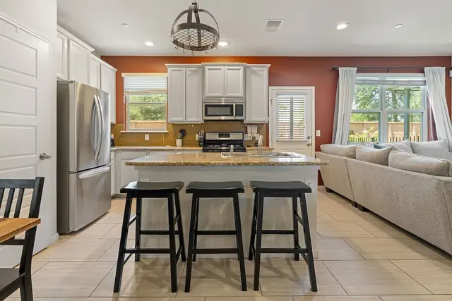 Photo 1 - 3BR 12 Mins to Kalahari BBQ Private Patio