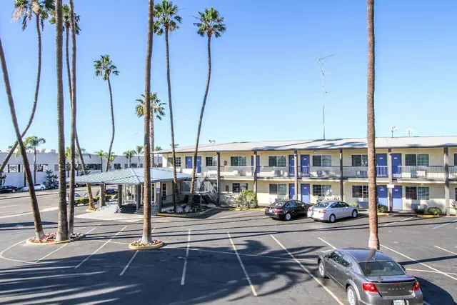 Photo 1 - Motel 6 San Diego Airport - Harbor